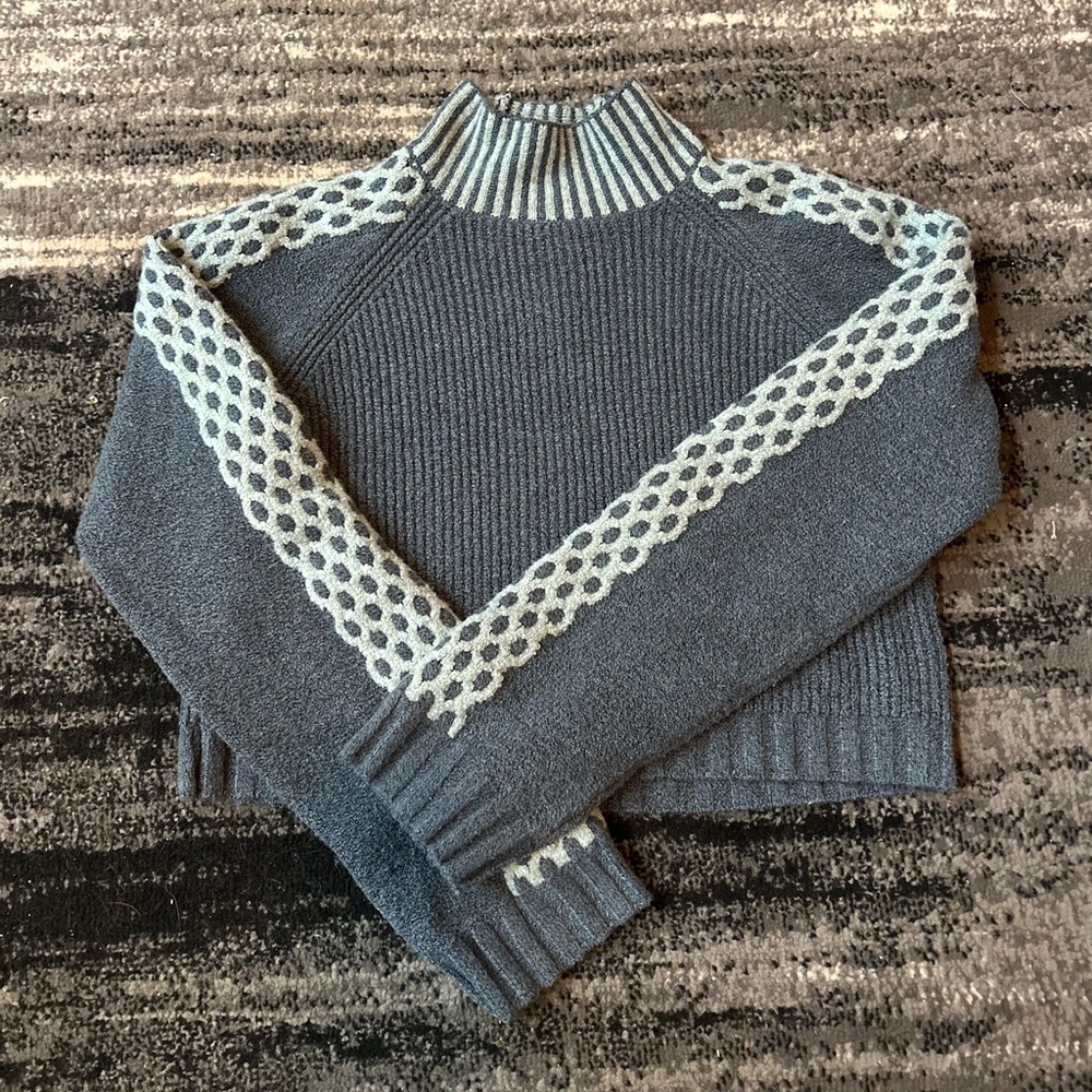WILD FABLE Mock Neck Cropped Boxy Pull-Over Sweater
